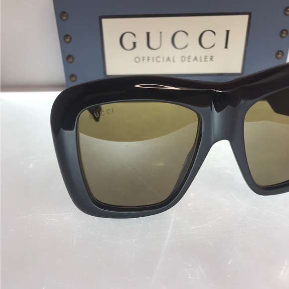 Gucci Black GG0498S Oversized Sunglasses - Picture 8 of 13